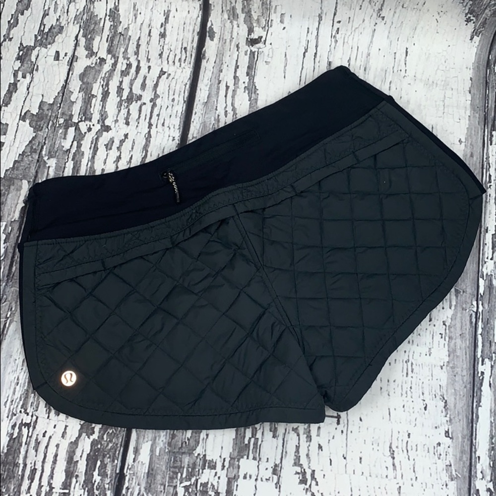 Lululemon Hot Cheeks Short - Size 6
